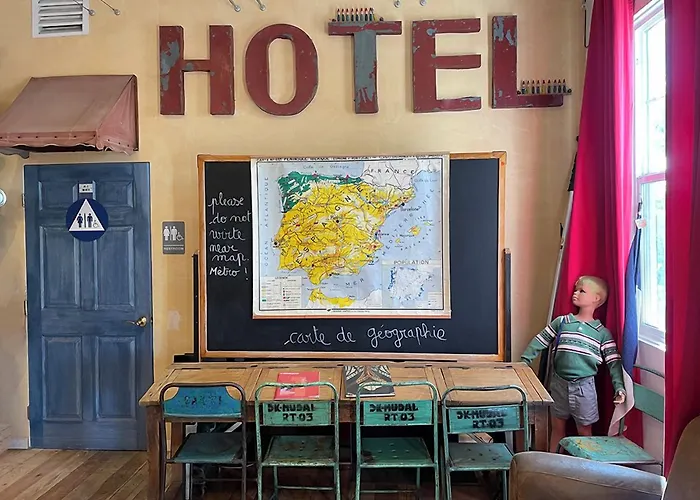 Metro Hotel And Cafe